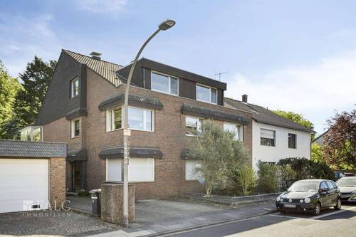 Vorderhaus - Stellplatz - 