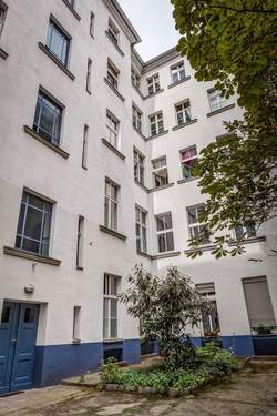 Stralauer Allee 17c Innenhof.jpg - 