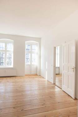 Wohnzimmer und Schlafzimmer mit Balkon.jpeg - 