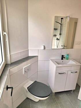 Bad - Zentral gelegene sanierte 3-Zimmer DG Wohnung Lev Schlebusch