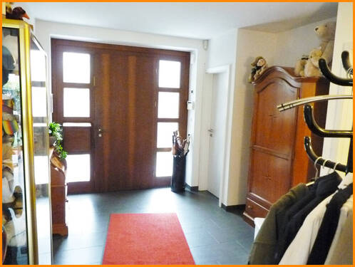 großzügige Diele mit ... - 4 Zimmer Reihenmittelhaus zum Kaufen in Neuss