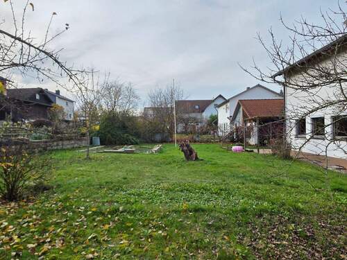Garten - 4 Zimmer Mehrfamilienhaus, Wohnhaus zum Kaufen in Grub am Forst