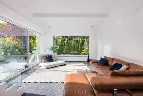 Wohnzimmer - 5 Zimmer Einfamilienhaus in München