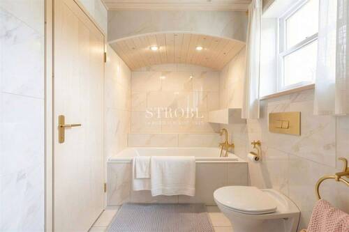 Badezimmer mit Wanne - (KI generiert) - 