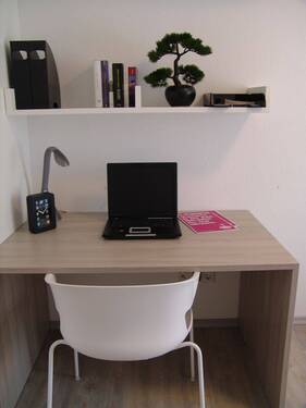 Schreibtisch - Etagenwohnung mit 25,50 m² in Ingolstadt zur Miete