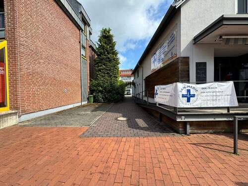 Zufahrt - Gewerbeobjekt (Büro, Produktion, Verkauf) in Enger