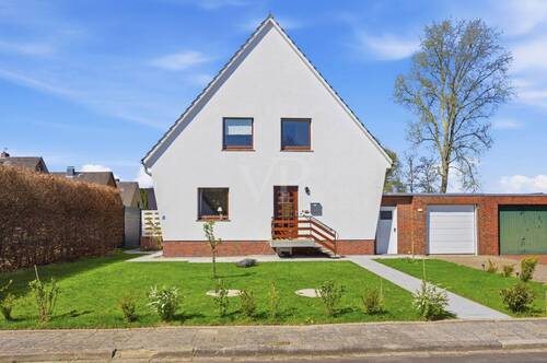 Haus von vorne - Einfamilienhaus mit 114,40 m&sup2; in Wilhelmshaven / Fedderwardergroden zum Kaufen