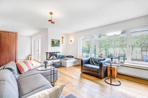 Wohnzimmer. - Stilvoller Bungalow. Viele Zimmer bieten Möglichkeiten.