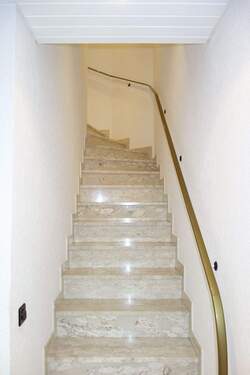 EG - Marmortreppe nach oben - 