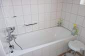 OG - Badezimmer Badewanne - 