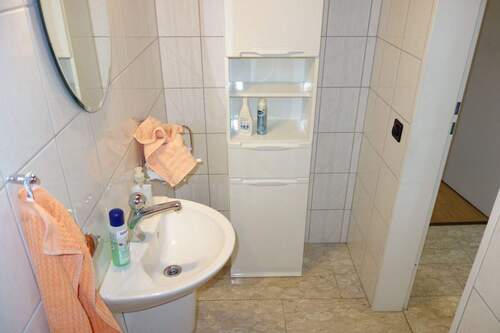 EG - Gäste-WC ebenso - 