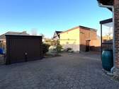 Garage und gemauerter Schuppen - 