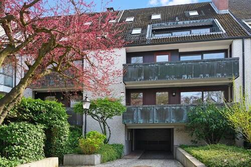 Fassade - Helle, sonnige Eigentumswohnung - Ruhiges, grünes Wohnen direkt am Alsterlauf mit Kamin und TG