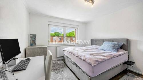 Elternschlafzimmer 1 - 3 Zimmer Etagenwohnung zum Kaufen in Bad Zwischenahn