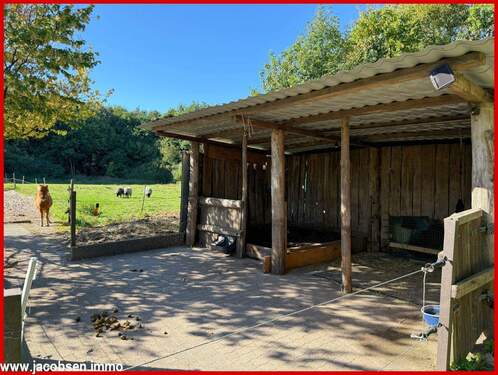 kleiner Pferdeoffenstall - 