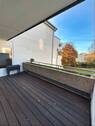 großer Balkon teilweise überdacht - 