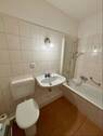 Badezimmer mit Badewanne - 