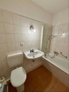 Badezimmer mit Badewanne - 