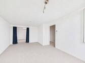 Wohnzimmer - Charmante 1,5 Dachgeschosswohnung in St.Lorenz Süd Nähe Bahnhof - Ideal für Singles und Pendler.