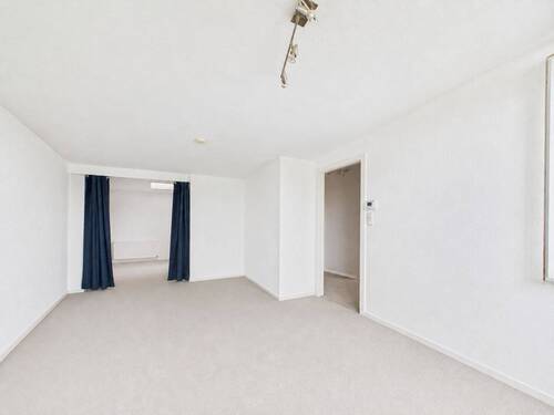 Wohnzimmer - Charmante 1,5 Dachgeschosswohnung in St.Lorenz Süd Nähe Bahnhof - Ideal für Singles und Pendler.