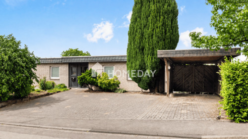 Hausansicht und Eingang - Großzügiges Einfamilienhaus mit ELW, Wintergarten, Garten und flexibler Nutzung in Meinerzhagen