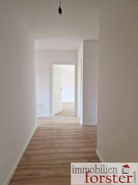 Flur - Großzügige 3-Zi.-Whg. (2.OG) in zentraler Lage von Peißenberg (Wörth)