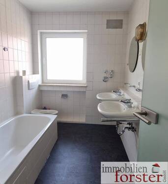 Badezimmer - Etagenwohnung mit 72,00 m² in Peißenberg zur Miete