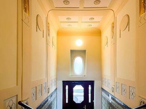 Treppenhaus mit Stuckelementen - 