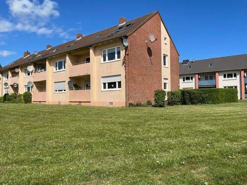 Objektansicht - zentral gelegen - Solide Investition: Gepflegte Erdgeschosswohnung mit Mieter in Burg