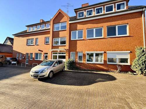 Außenansicht - Viel Licht, viel Platz und viel Potenzial: Zentral in der Kernstadt gelegene 3-Zimmer-Wohnung