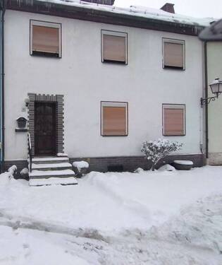 Gebäudeansicht - Zwangsversteigerung - sanierungsbedürftiges Einfamilienhaus in Teuschnitz!