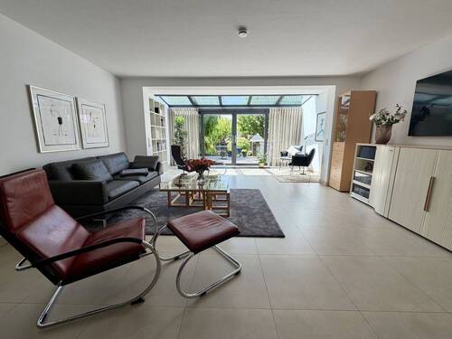 100_Wohnzimmer.jpg - Liebevoll modernisiertes Zuhause mit Garten-Paradies - Verfügbar zum selbst Nutzen im Sommer 2027