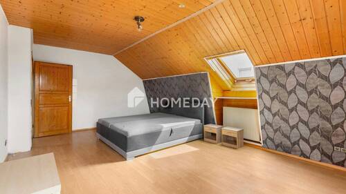1. OG Schlafzimmer 2 - 