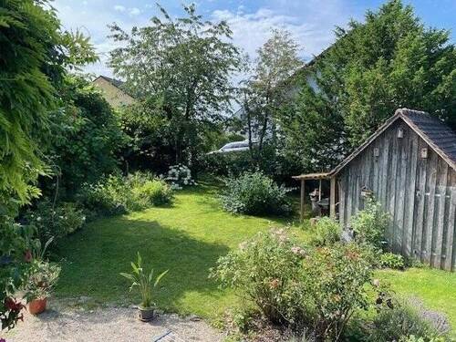 Blick vom Balkon in den Garten - 
