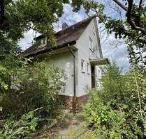 Einfamilienhaus mit ehem. Praxis auf einem 1.304 m² großen Grundstück in Kassel-Oberzwehren!