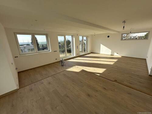 Wohn-/Essbereich - Etagenwohnung mit 170,70 m&sup2; in Karben zur Miete