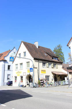 Bild1 - Stadthaus mit 238 m² Gewerbeeinheit und 2 Wohnungen