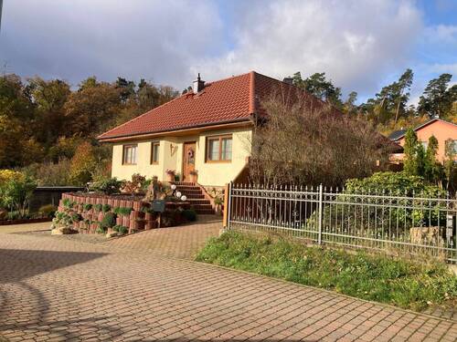 Seitenansicht - Mehrfamilienhaus, Wohnhaus mit 112,00 m&sup2; in Langenstein zum Kaufen
