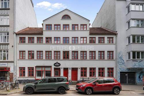 Straßenansicht - + Viel Potenzial in denkmalgeschütztem Wohn- und Geschäftshaus +