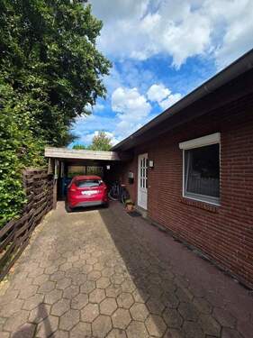 Carport mit Zugang zum Garten/Gartenhaus - 