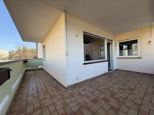 Balkon mit elektrischer Markise - 3 Zimmer Etagenwohnung in Erlangen