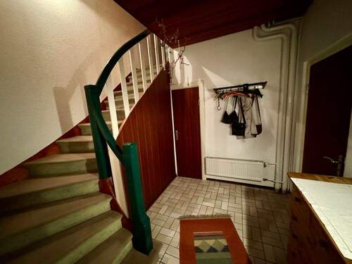 Flur Erdgeschoss - 5 Zimmer Mehrfamilienhaus, Wohnhaus in Burg