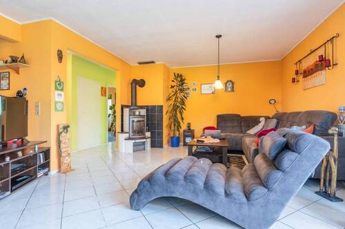 Wohnzimmer (2) - 6 Zimmer Einfamilienhaus zum Kaufen in Ruderting