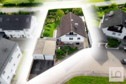 Ansicht von oben - *PROVISIONSFREI* Solides Einfamilienhaus mit 5 ZKB zuzügl. Souterrain 2 ZKB, DG vorbereitet, Grund 950 qm, 2 Garagen