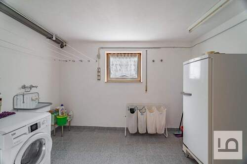 Waschkeller im UG 2025 neu gefliest und gestrichen - 