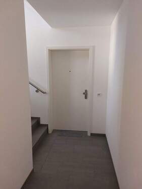 Treppenhaus (mit Aufzug) - 