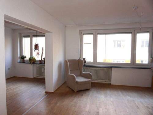 Wohnen- mit Zugang zum Essbereich - Gepflegte 5 Zi.-ETW mit 2 Bädern und 2 Balkonen in Nbg.-Maxfeld Wohnung kaufen