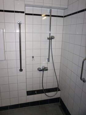 mit großer Dusche - 