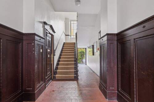 Treppenhaus - Etagenwohnung mit 62,70 m&sup2; in Berlin zum Kaufen