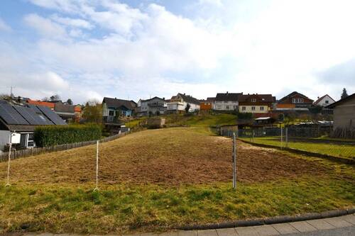 Bild 1 - Baugrundstück in Höchst Hassenroth zu verkaufen!